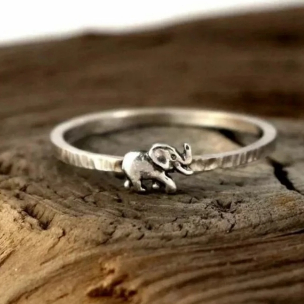 Size 8 Elephant Ring - Picture 2 of 7